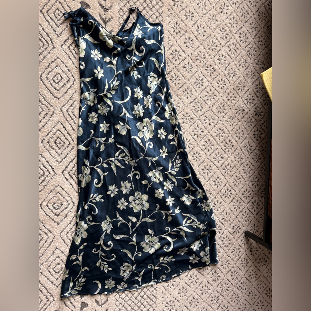 Jones New York Floral Maxi Dress in Navy and Cream - Picture 3 of 4